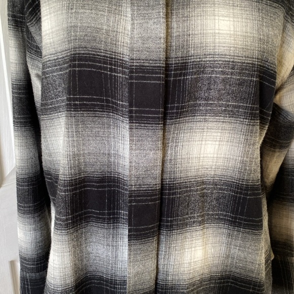 Banana Republic cotton flannel button down shirt size M - Picture 4 of 7